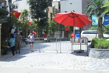 Phong tỏa chung cư có ca dương tính với SARS-CoV-2 tại Hà Nội