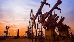 Giá dầu lao dốc ngay trước thềm cuộc họp OPEC+