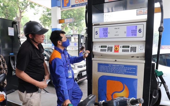 Giá xăng dầu tuần qua: Dầu thô lung lay, chịu áp lực sau động thái từ OPEC+