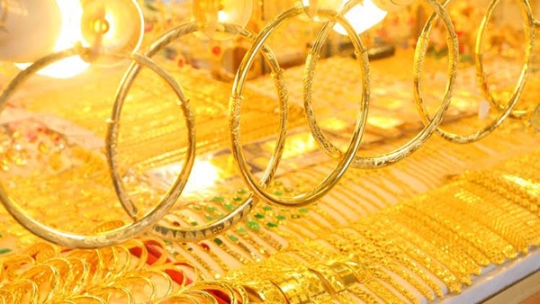 Dự báo giá vàng tuần tới: Tăng thêm 200.000 - 250.000 đồng/lượng Dự báo giá vàng tuần mới: Vàng 'dậy sóng' do nỗi lo dịch Covid-19 tái bùng phát?