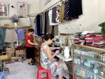 Người phụ nữ 'da cam' dệt ước mơ cho những nạn nhân khác