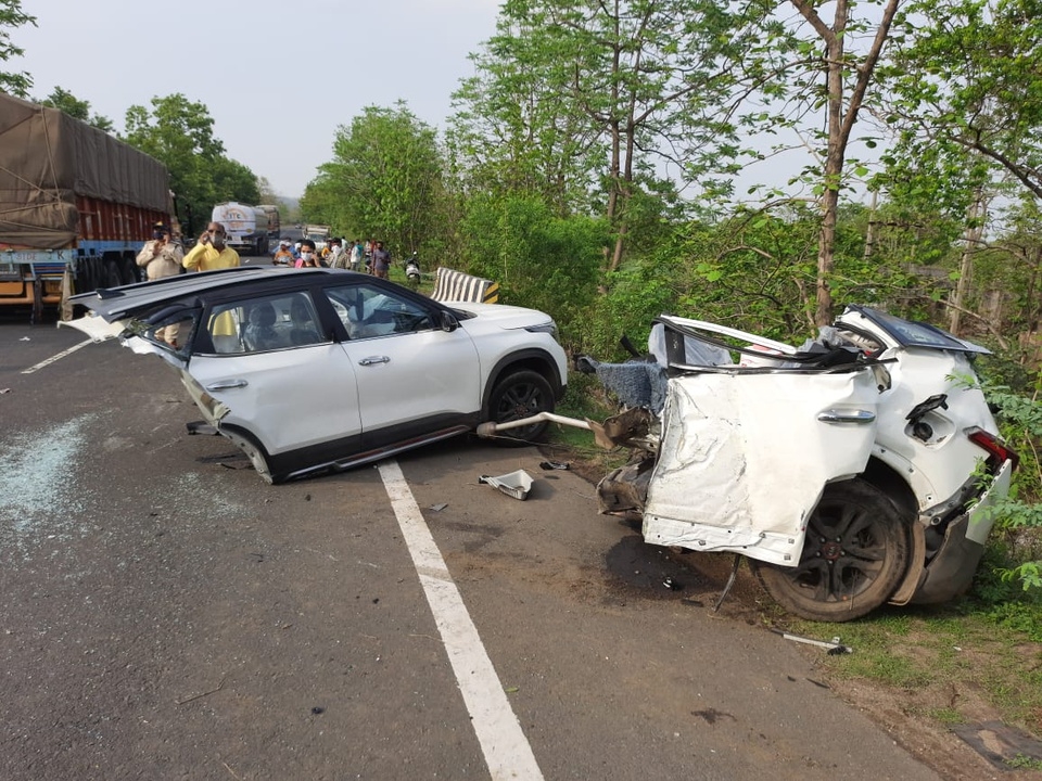 Tai nạn khiến chiếc KIA Seltos đứt đôi