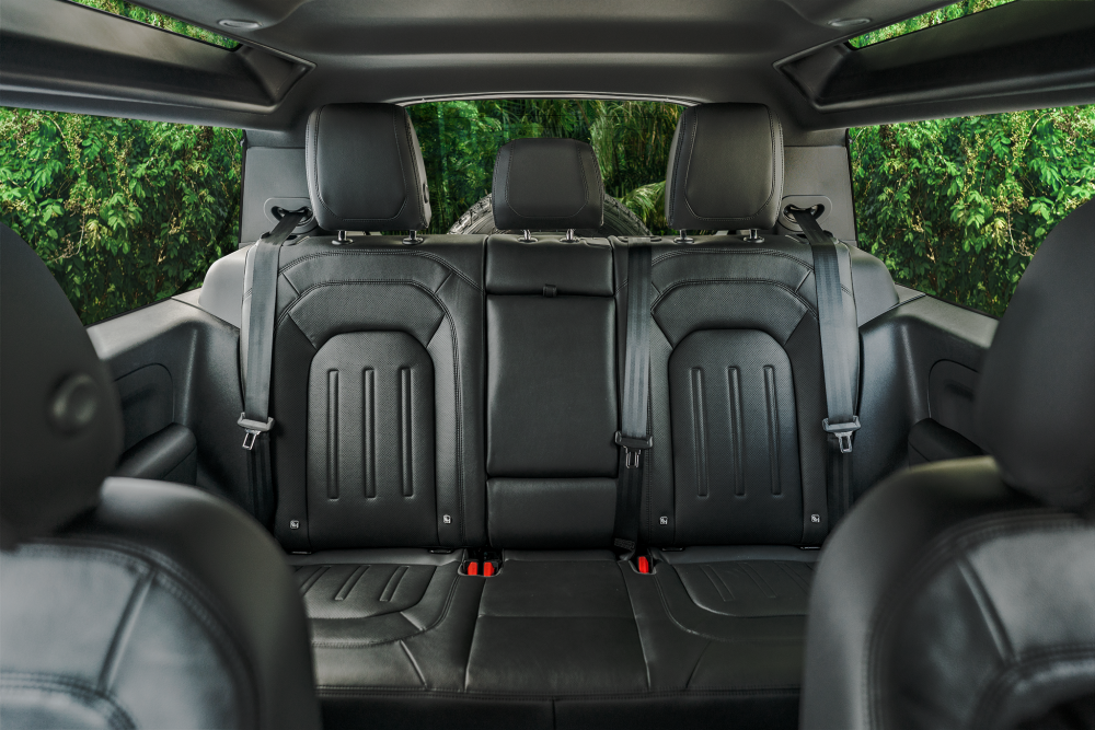 Land Rover Defender 90 mới đã có mặt tại Việt Nam, giá cao nhất 6,5 tỷ đồng
