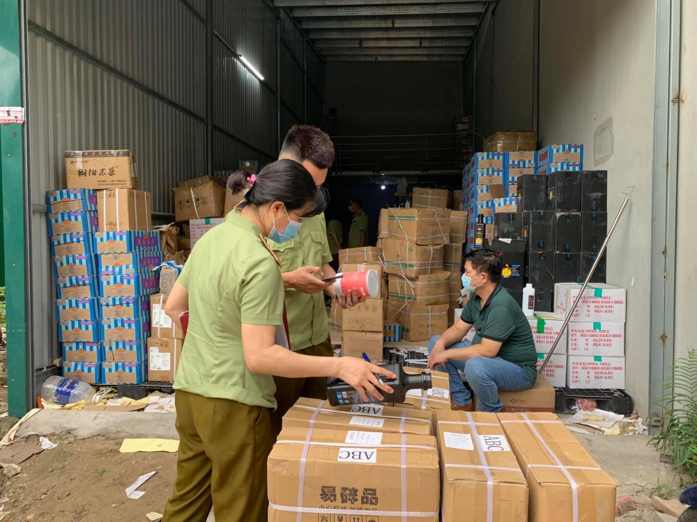 Hàng tấn nguyên liệu trà sữa nhập lậu bị thu giữ