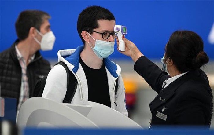 COVID-19 bùng phát ở nhiều nước, WHO kêu gọi 'sống chung' với virus