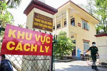 chinh thuc thu phi cach ly nguoi nhap canh tu 19