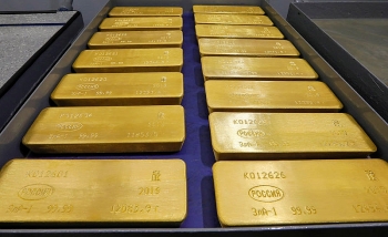gia vang hom nay 3092020 vang tang phi ma sap tro lai moc 2000 usd