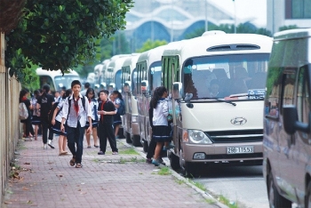ha noi ra soat xe dua don hoc sinh sau vu hoc sinh bi bo quen tren xe