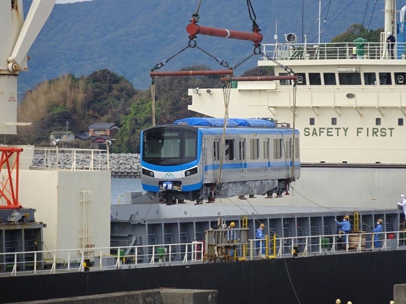 Cận cảnh đoàn tàu metro đầu tiên sắp về tới TP HCM