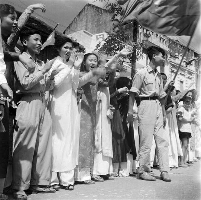 Nhìn lại hình ảnh ngày Giải phóng Thủ đô 10/10/1954