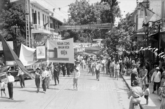 Nhìn lại hình ảnh ngày Giải phóng Thủ đô năm 1954 Nhìn lại hình ảnh ngày Giải phóng Thủ đô 10/10/1954