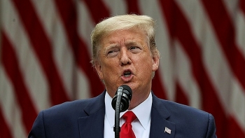 ong trump quyet tam mua lai mot hang truyen thong de doi dau fox news