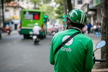 Grab tăng giá cước đột ngột, khách hàng lập tức 