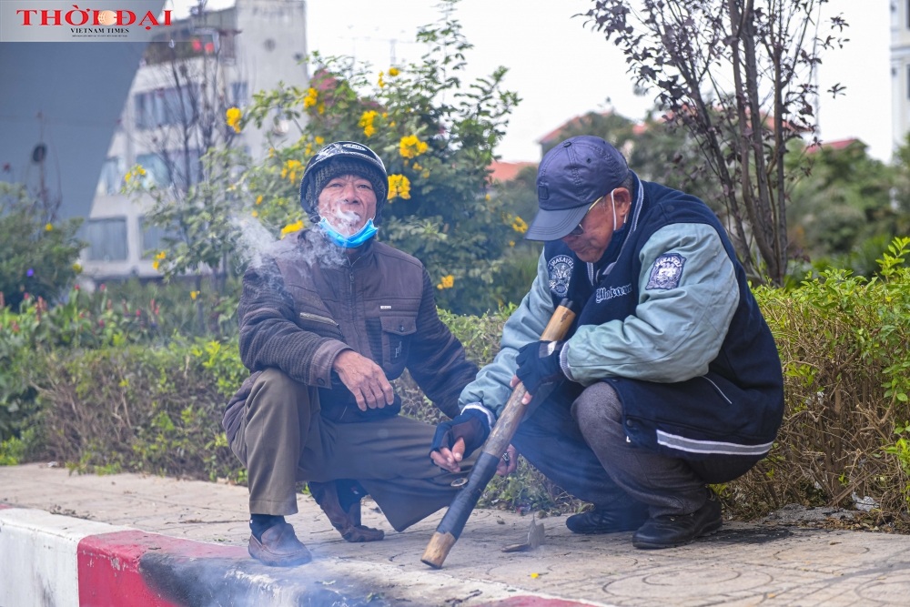 Người lao động tự do se sắt trong giá rét ở Hà Nội