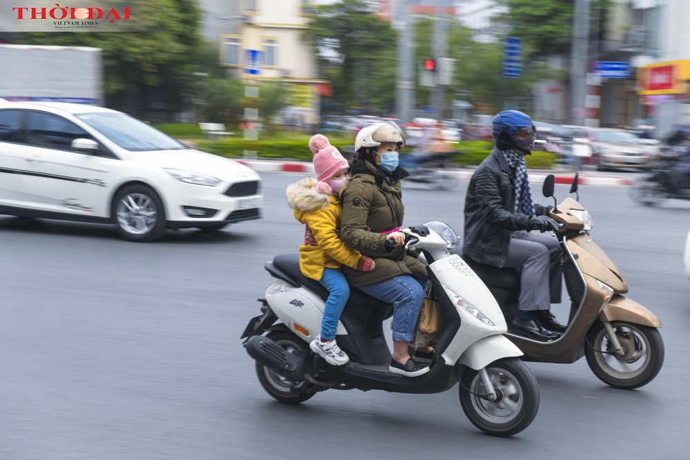 Người lao động tự do se sắt trong giá rét ở Hà Nội