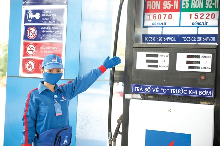 Giá xăng đồng loạt tăng gần 500 đồng/ lít trước Tết Dương lịch