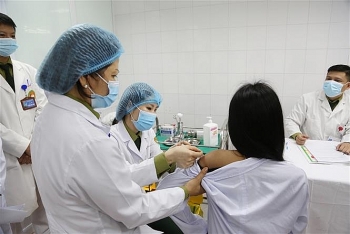 Tiếp tục thử nghiệm vaccine COVID-19 cho 3 tình nguyện viên đầu tiên
