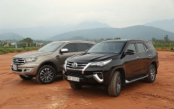 Tầm giá 1,2 tỷ đồng: Mua Toyota Fotuner hay Ford Everest chơi Tết 2020?