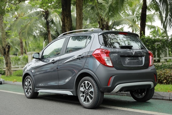 mua xe lan dau chon vinfast fadil hay hyundai grand i10