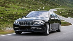 bmw gioi thieu lien luc 10 mau xe sang gia tu 186 ty dong