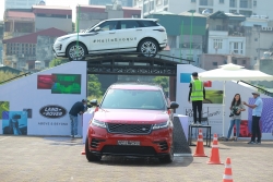 chiec range rover dau tien duoc san xuat trong giai doan cach ly xa hoi