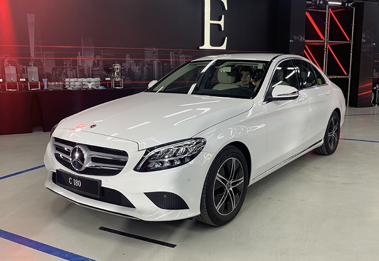 mercedes c class chon c180 2020 hay them 300 trieu mua c 200 exclusive 2020