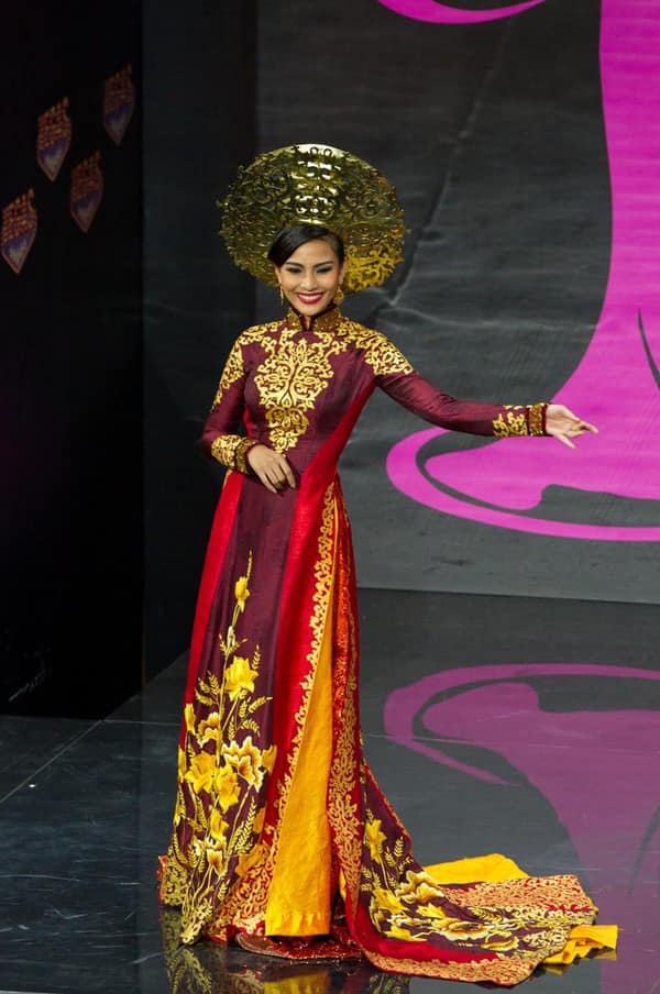 nhin lai loat trang phuc dan toc cua nguoi dep viet trong cac cuoc thi nhan sac the gioi