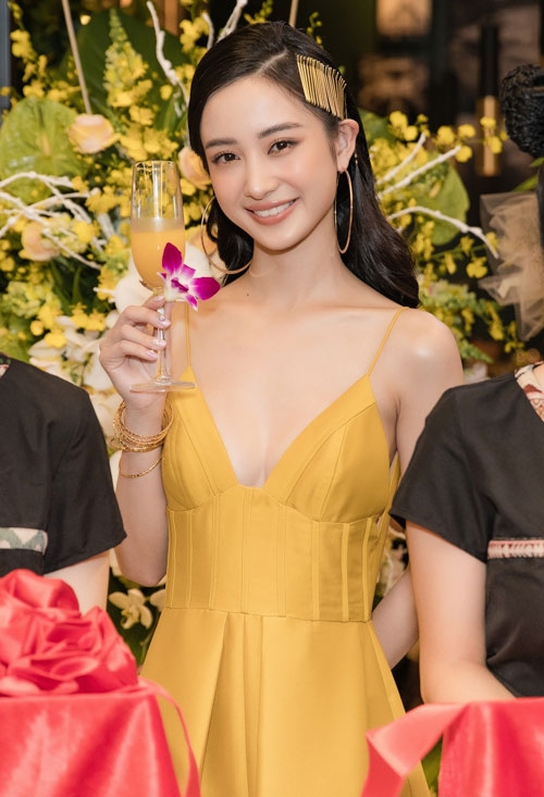 Tin giải trí sao Việt hôm nay (9/9): Minh Tú khoe thân hình nóng bỏng tại Mỹ tin giai tri sao viet hom nay 99 minh tu khoe than hinh nong bong tai my