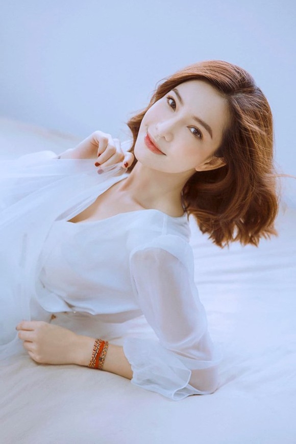 tin giai tri sao viet hom nay 139 phan ung cua hoang thuy linh truoc tin don hen ho gil le