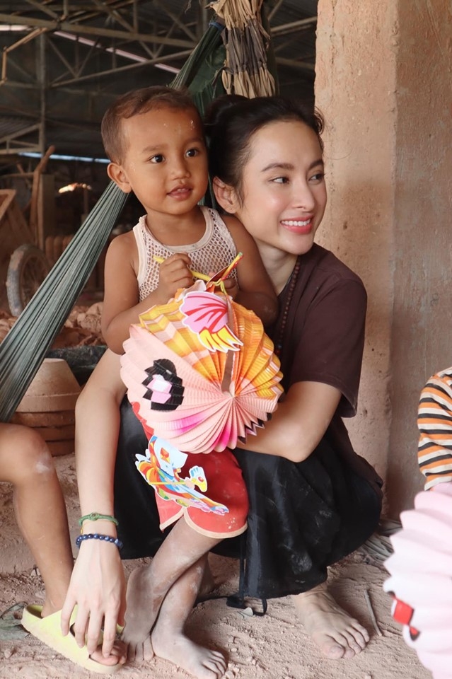 tin giai tri sao viet hom nay 149 angela phuong trinh hoa hang nga di lam tu thien dip trung thu