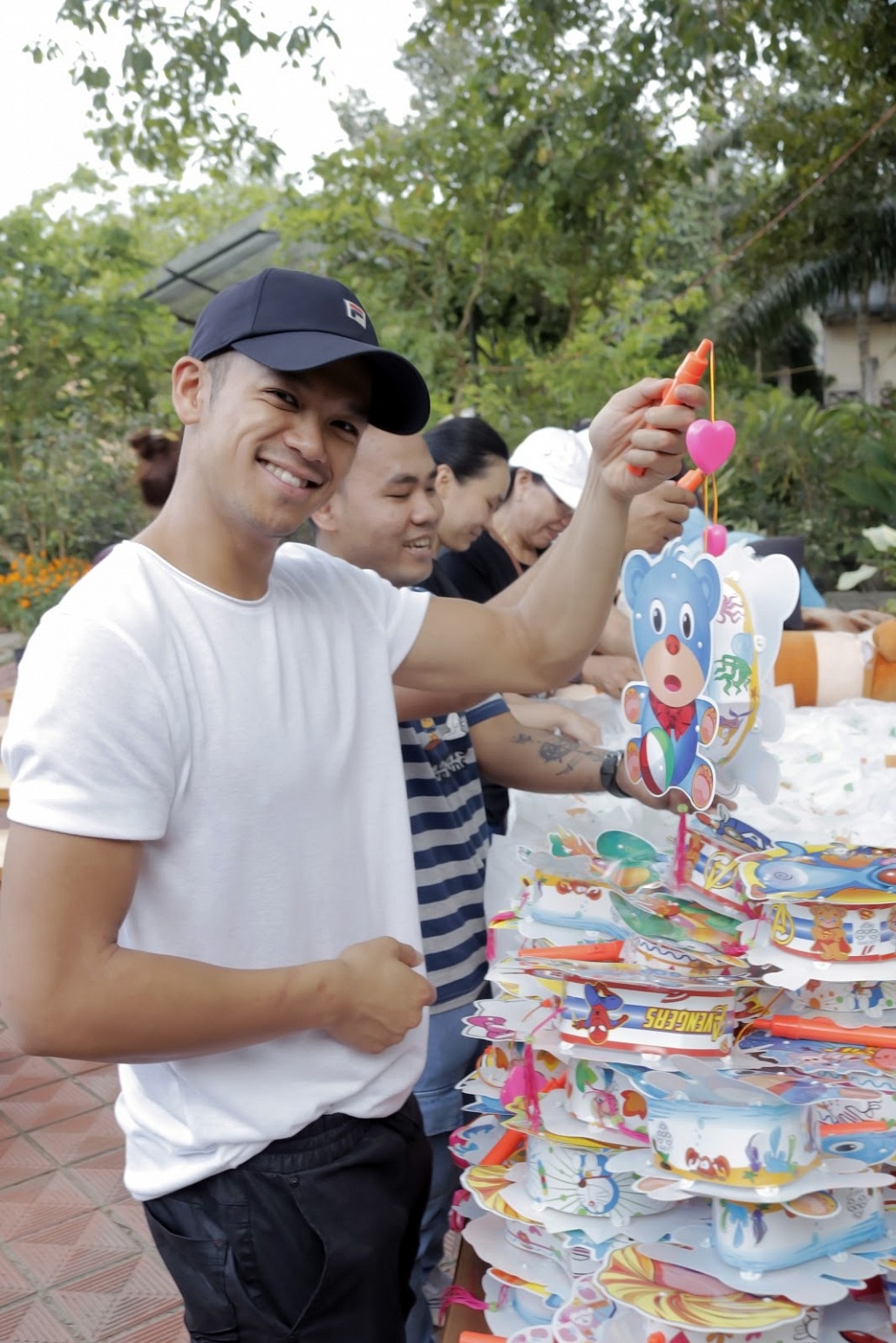 tin giai tri sao viet hom nay 149 angela phuong trinh hoa hang nga di lam tu thien dip trung thu