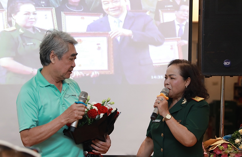 tin giai tri sao viet hom nay 169 son tung lo anh deo nhan doi voi thieu bao tram