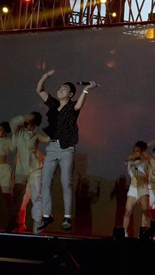 Tin giải trí sao Việt hôm nay (1/10): Sơn Tùng M-TP bị rách quần khi biểu diễn? tin giai tri sao viet hom nay 110 son tung m tp bi rach quan khi bieu dien