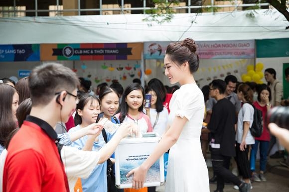 Tin giải trí sao Việt hôm nay (9/10): Quốc Trường - Bảo Thanh "thả thính" người hâm mộ, H'Hen Niê động viên Kiều Loan tin giai tri sao viet hom nay 910 quoc truong bao thanh tha thinh nguoi ham mo hhen nie dong vien kieu loan