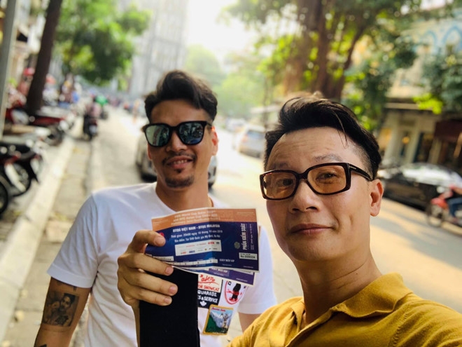 tin giai tri sao viet hom nay 1110 dong nhi ong cao thang cung dan sao viet co vu doi tuyen viet nam dau malaysia