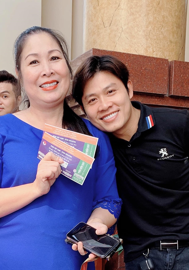 tin giai tri sao viet hom nay 1110 dong nhi ong cao thang cung dan sao viet co vu doi tuyen viet nam dau malaysia