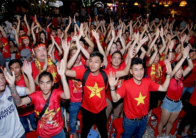 tin giai tri sao viet hom nay 1610 sao viet an mung dt viet nam thang tran ha ho duoc khen co tuong phu the voi kim ly