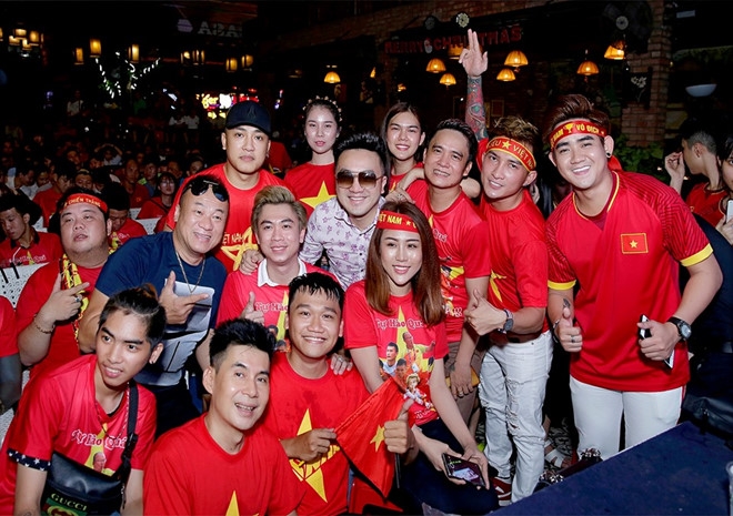 tin giai tri sao viet hom nay 1610 sao viet an mung dt viet nam thang tran ha ho duoc khen co tuong phu the voi kim ly