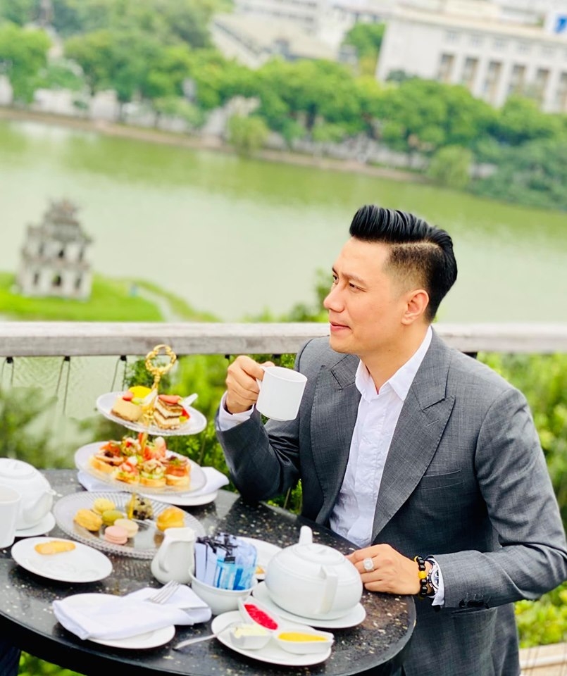 tin giai tri sao viet hom nay 1810 luu de ly dinh tin don mang bau lan hai van mai huong se cuoi bui anh tuan