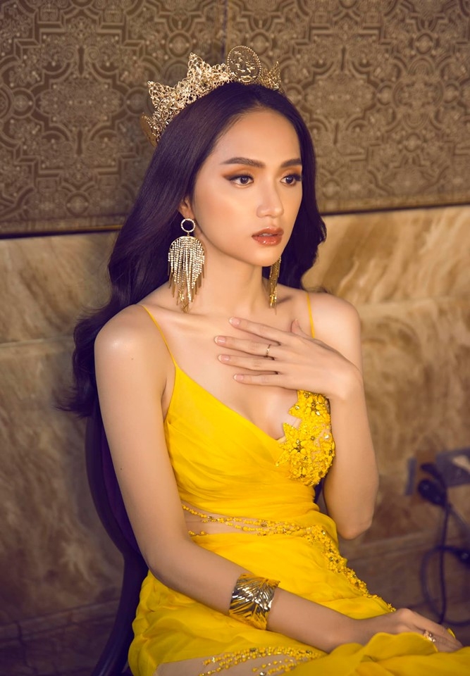 ban tin hoa hau ngay 2010 tieu vy khoe sac tren duong pho han quoc hoang thuy chot ngay sang my thi hoa hau hoan vu