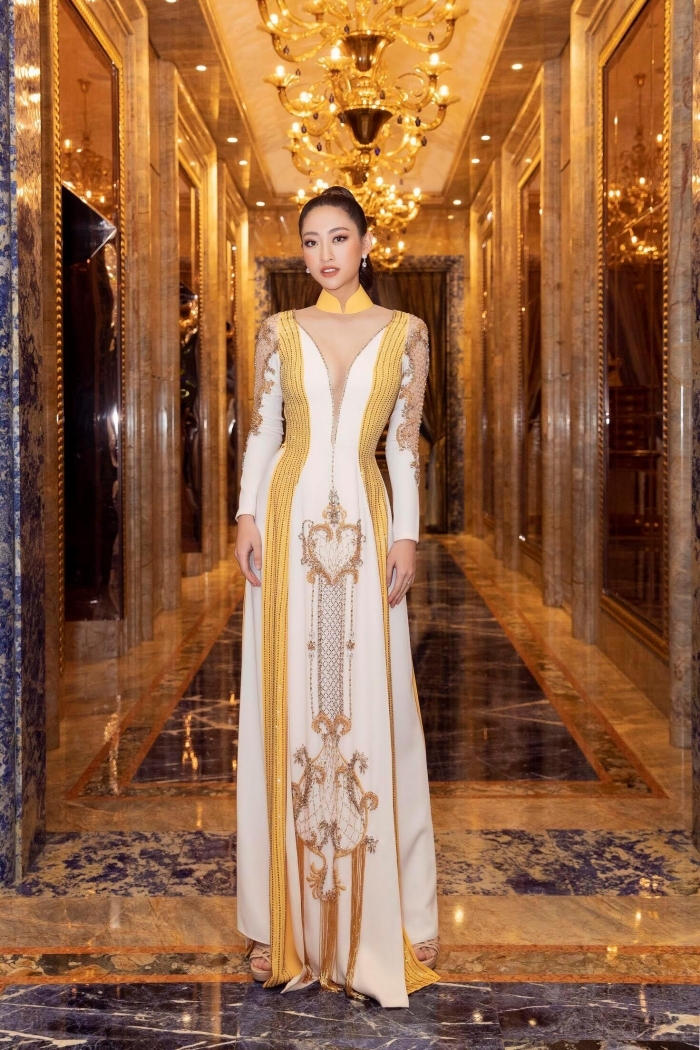 ban tin hoa hau ngay 2010 tieu vy khoe sac tren duong pho han quoc hoang thuy chot ngay sang my thi hoa hau hoan vu