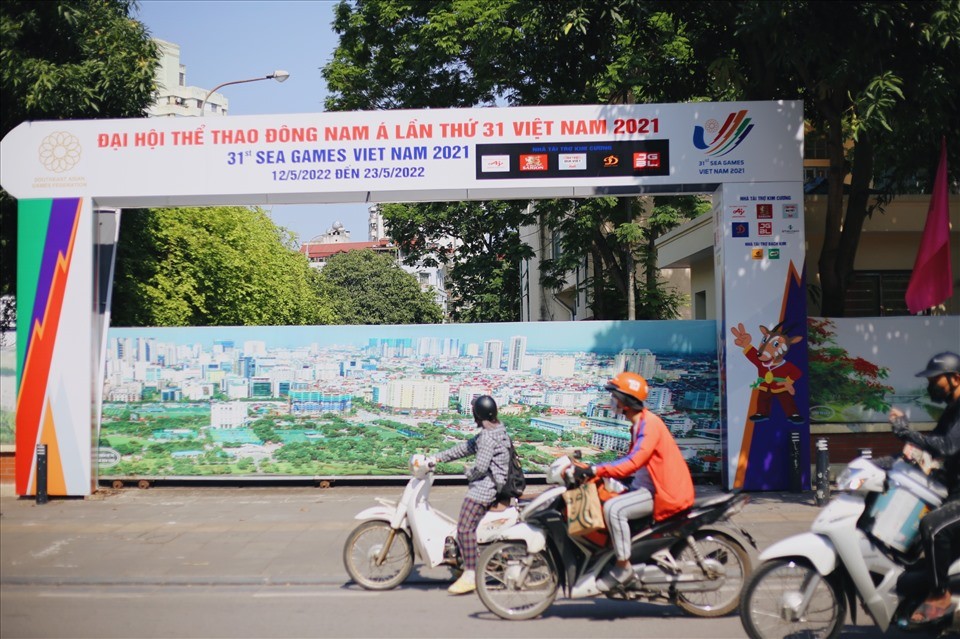 Hà Nội trang trí các hạng mục chờ khai mạc SEA Games 31