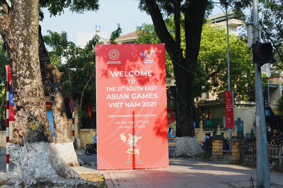 Hà Nội trang trí các hạng mục chờ khai mạc SEA Games 31