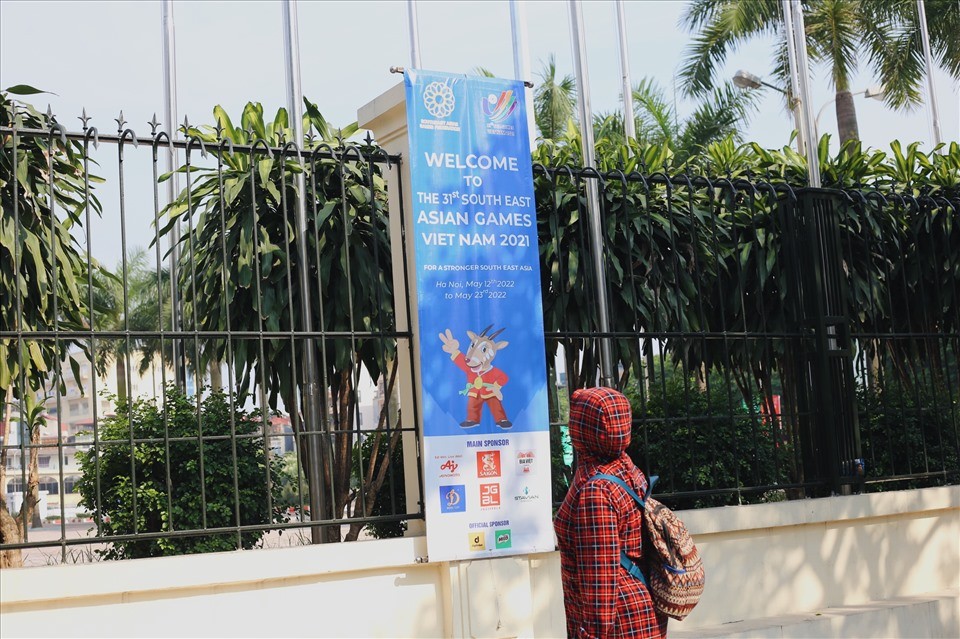 Hà Nội trang trí các hạng mục chờ khai mạc SEA Games 31