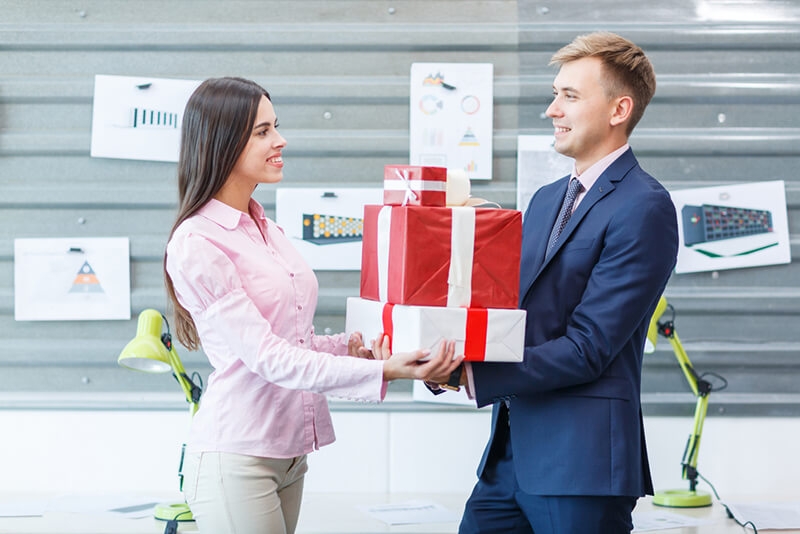 Gợi ý quà tặng sinh nhật sếp vừa “khéo” vừa ý nghĩa