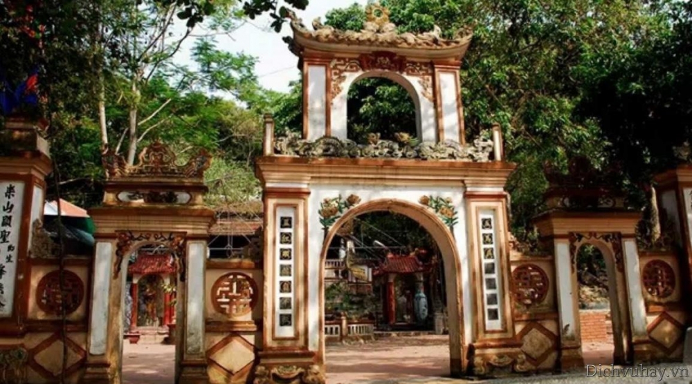 Kinh nghiệm đi lễ đền Ông Hoàng Mười: Cách sắm lễ, văn khấn
