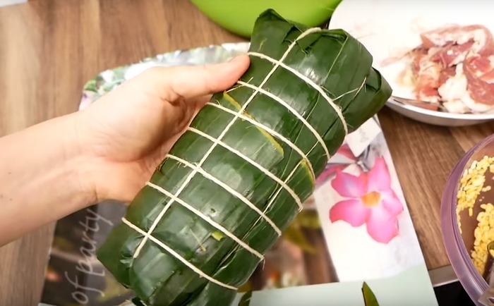 Món ngon ngày Tết: Hướng dẫn gói bánh tét đẹp và cực kỳ đơn giản
