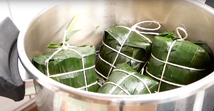 Món ngon ngày Tết: Hướng dẫn gói bánh tét đẹp và cực kỳ đơn giản