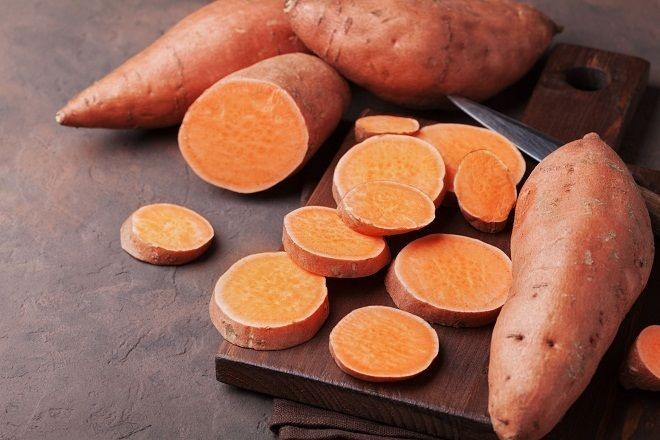 Cách làm mứt khoai lang dẻo ngon ngày Tết