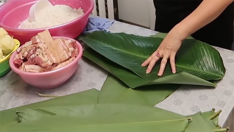 Hướng dẫn gói bánh chưng vuông vắn, đẹp mắt Tết Nhâm Dần 2022